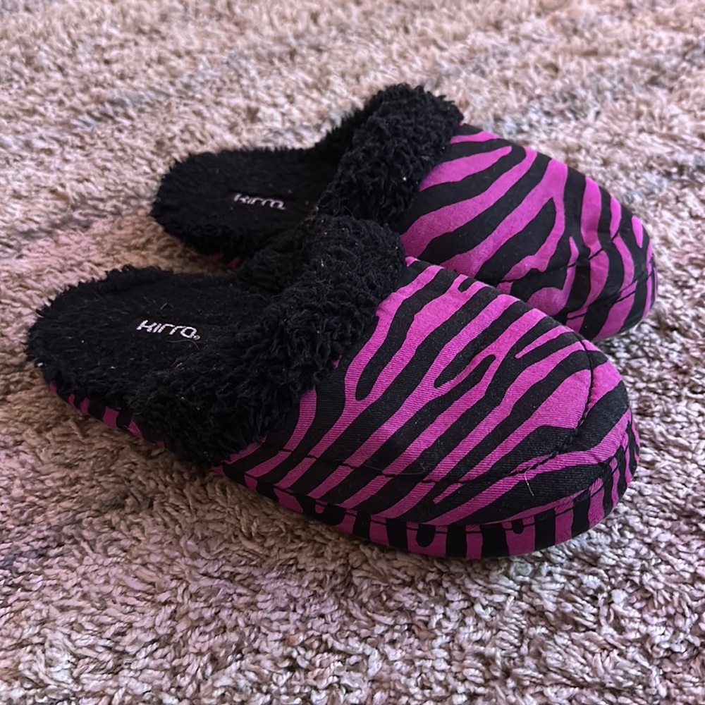 Kirra pink zebra print slippers